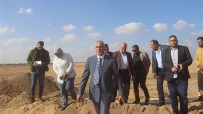 مسئولو الإسكان يتفقدون مشروعات المرافق بالعبور