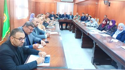 أشرف العربي يناقش مع مدير إدارة التعليم الخاص استعدادات امتحانات الفصل الدراسي الأول بالدقهلية