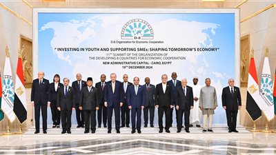 قمة الدول الثماني تعتمد إعلان القاهرة