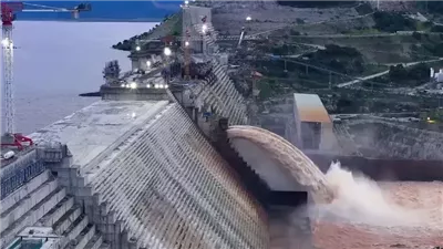 بعد توقفه لأيام، خبير بالشأن الإفريقي يكشف عودة إثيوبيا لفتح مفيض سد النهضة 