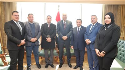 وزير العمل يستقبل 