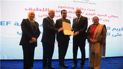 تفاصيل تكريم وزير التعليم للطلاب الفائزين فى مسابقة ISEF.. حصدوا 12 جائزة كبرى.. وعبد اللطيف: ملتزمون برعاية المبتكرين ونستهدف تحقيق تطوير شامل بالمنظومة التعليمية