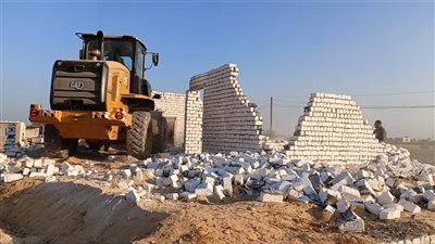  إزالة 21 حالة تعدٍ بالبحيرة ضمن الموجة 24 لإزالة التعديات (صور)