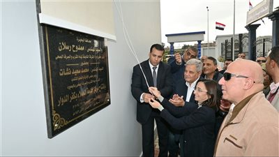 محافظ البحيرة ورئيس القابضة للمياه يفتتحان مركز خدمة العملاء بمحطة رأس كاوتش (صور)