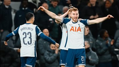 كولوسيفسكي يسجل هدف توتنهام الثاني أمام ليفربول 