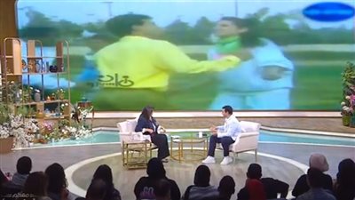 كان عار وما كنتش عارف أعمل إيه، إيهاب توفيق يكشف كواليس أول كليب له (فيديو)