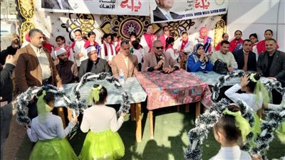 توزيع مساعدات نقدية ومواد غذائية على الأسر الأولى بالرعاية في دمياط ( صور )