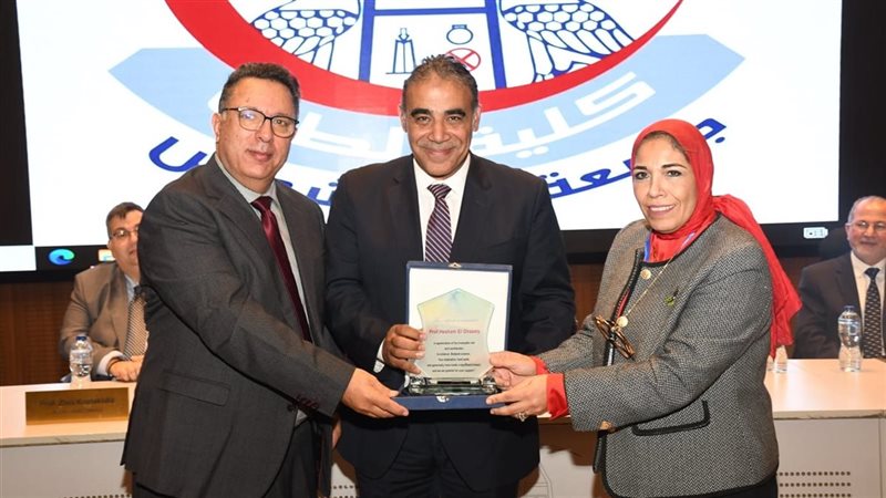 جامعة عين شمس، فيتو