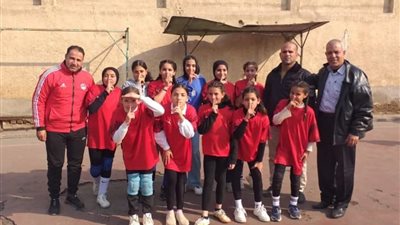 وكيل تعليم الشرقية يُهنئ لاعبات كرة اليد بأولاد صقر على الفوز ببطولة الجمهورية 