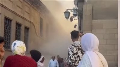 المعمل الجنائي يفحص آثار عقار المعز المنهار جزئيا وتأثيره على العقارات المجاورة