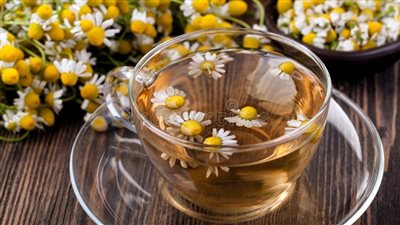 فوائد شاي البابونج، يخفف أعراض الدورة الشهرية ويساعد على الاسترخاء