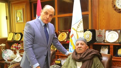 محافظ كفر الشيخ يُسلم 19 عقد تقنين أراضي أملاك دولة للمستفيدين (صور)