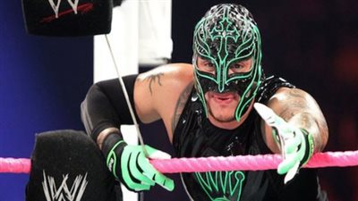 وفاة الملك المقنع تثير الجدل، سر مرض المصارع الأسطوري ري ميستيريو يحير العالم 