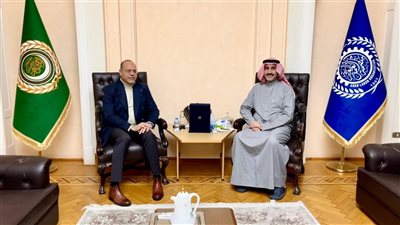 وزير العمل يلتقي المدير العام لمنظمة العمل العربية لبحث الملفات المشتركة