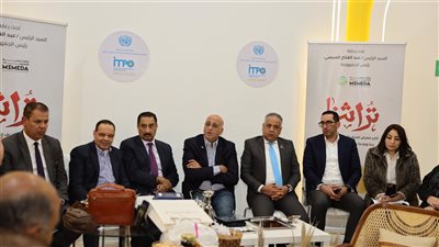 في ختام معرض تراثنا، باسل رحمي يبحث مع أصحاب المشروعات تعزيز قدرتهم على التصدير