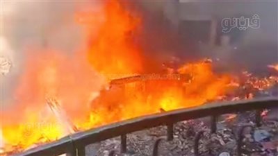 حريق يلتهم مصنع زجاج في ميدان ستوته بطنطا (فيديو)