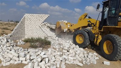 إزالة 22 تعد على أراضي الدولة في الإسماعيلية (صور)