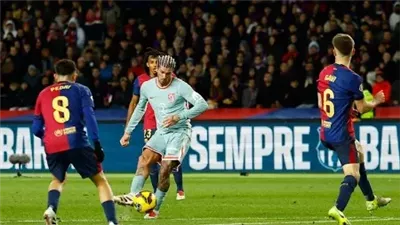 في الوقت القاتل، برشلونة يخسر أمام أتلتيكو مدريد 2-1 ويفقد صدارة الليجا (فيديو)