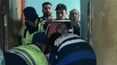 الداخلية تستجيب لاستغاثة سيدة غير قادرة على الحركة وتنقلها إلى المستشفى بالخليفة 