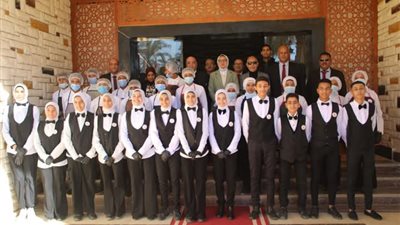 نائب محافظ الوادي تتفقد أعمال تدريب طلاب المدرسة الفندقية بالخارجة 