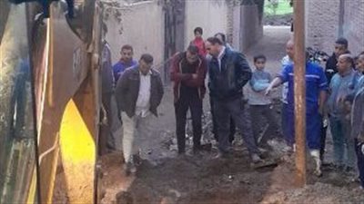 محافظ الشرقية يبحث أسباب تسرب المياه بمنازل قرية الصنافين     