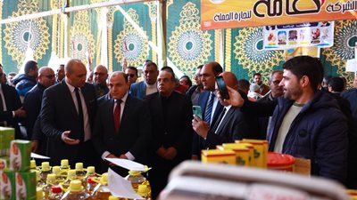 محافظ كفرالشيخ يتفقد سوق اليوم الواحد بدسوق (صور)