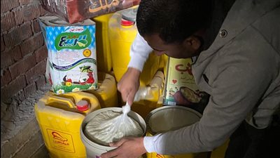  ضبط 18 طنًا من المواد الغذائية يشتبه فى عدم صلاحيتها للاستهلاك بالدقهلية 