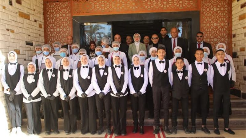 طلاب المدرسة الفندقية