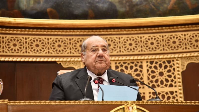 رئيس الشيوخ يرفع
