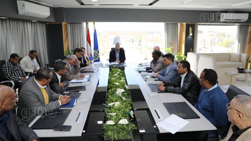 اجتماع محافظ أسوان