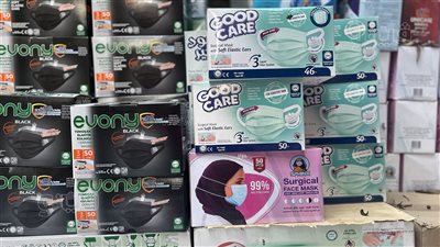 ارتفاع أسعار الكمامات بعد انتشار نزلات البرد ومتحور كورونا الجديد.. العلبة تبدأ من 35 جنيها.. وهذه أفضل الأنواع (صور)