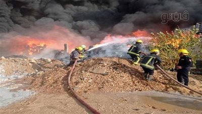 النيابة تأمر بتشكيل لجنة لحصر خسائر حريق مصنع فوم بالشرقية