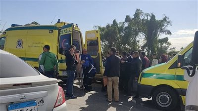 الصور الأولى لحادث إصابة 6 أشخاص في انقلاب ميكروباص بطريق 