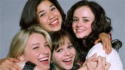 بطلات فيلم Sisterhood of the Traveling Pants يساندن بليك ليفلي في قضية التحرش