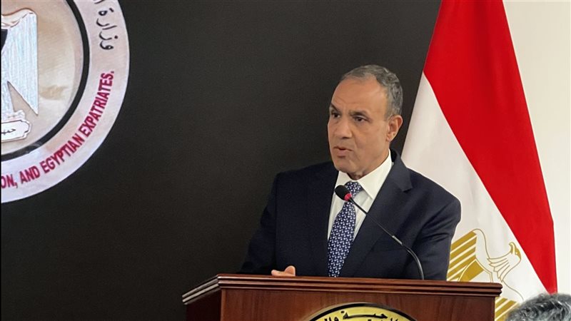 بدر عبد العاطى وزير