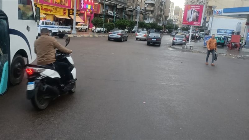 سقوط أمطار على عدد