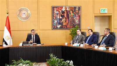 وزير الإسكان يبحث مع مطورين عقاريين تحديات القطاع وفرص التعاون المشترك