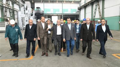 وزير الإنتاج الحربي يتفقد خطوط الإنتاج بشركة حلوان للصناعات الهندسية (صور) 