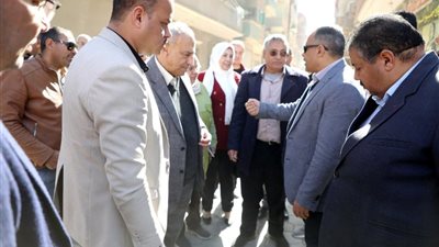 محافظ الشرقية يتفقد تركيب الإنترلوك في ديرب نجم بتكلفة 3 ملايين جنيه