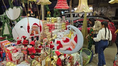  شارع شبرا، أجواء الكريسماس تُضفي البهجة وسط زحام القاهرة (فيديو وصور)