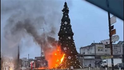 أول اختبار للجولاني، مظاهرات في دمشق بعد حرق شجرة الميلاد (فيديو)