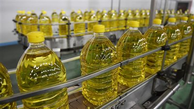 عباد الشمس يسجل 103 جنيهات للتر، أسعار الزيت اليوم الثلاثاء 24-12-2024 في الأسواق