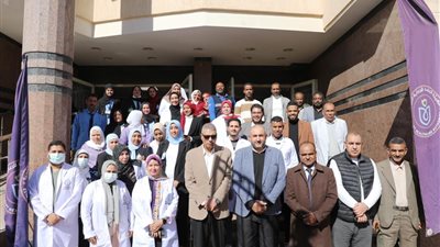 محافظ أسوان يتابع جودة الخدمات الطبية بوحدة طب الأسرة في إدفو (صور)