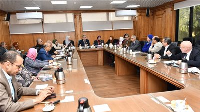 الدراسات العليا بجامعة القناة يناقش ضوابط المؤتمرات والنشر العلمي