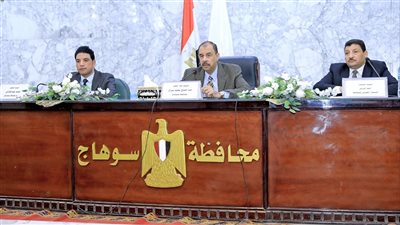 محافظ سوهاج يلتقي أعضاء القسم القضائي ومديري إدارات الشئون القانونية بالوحدات المحلية 