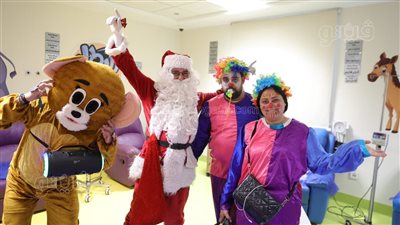 بابا نويل يوزع الهدايا والألعاب على مرضى السرطان بأورام الأقصر (صور)