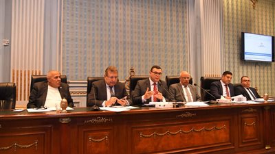 وزير الإسكان: التدفقات المالية تؤثر على معدل الأداء في المشروعات القومية