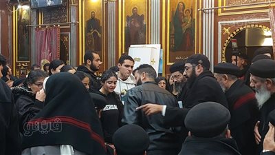 تشييع جثمان راعي كنيسة الآباء الرسل بالمنيا ضحية انقلاب سيارة ملاكي
