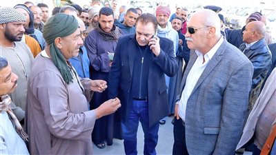 السكرتير العام والمساعد يتفقدان سير العمل بمواقف سيارات الأجرة بسوهاج