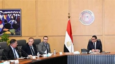 وزير الإسكان يلتقي رئيس مجلس أمناء دمياط الجديدة لمناقشة سبل تنمية المدينة
